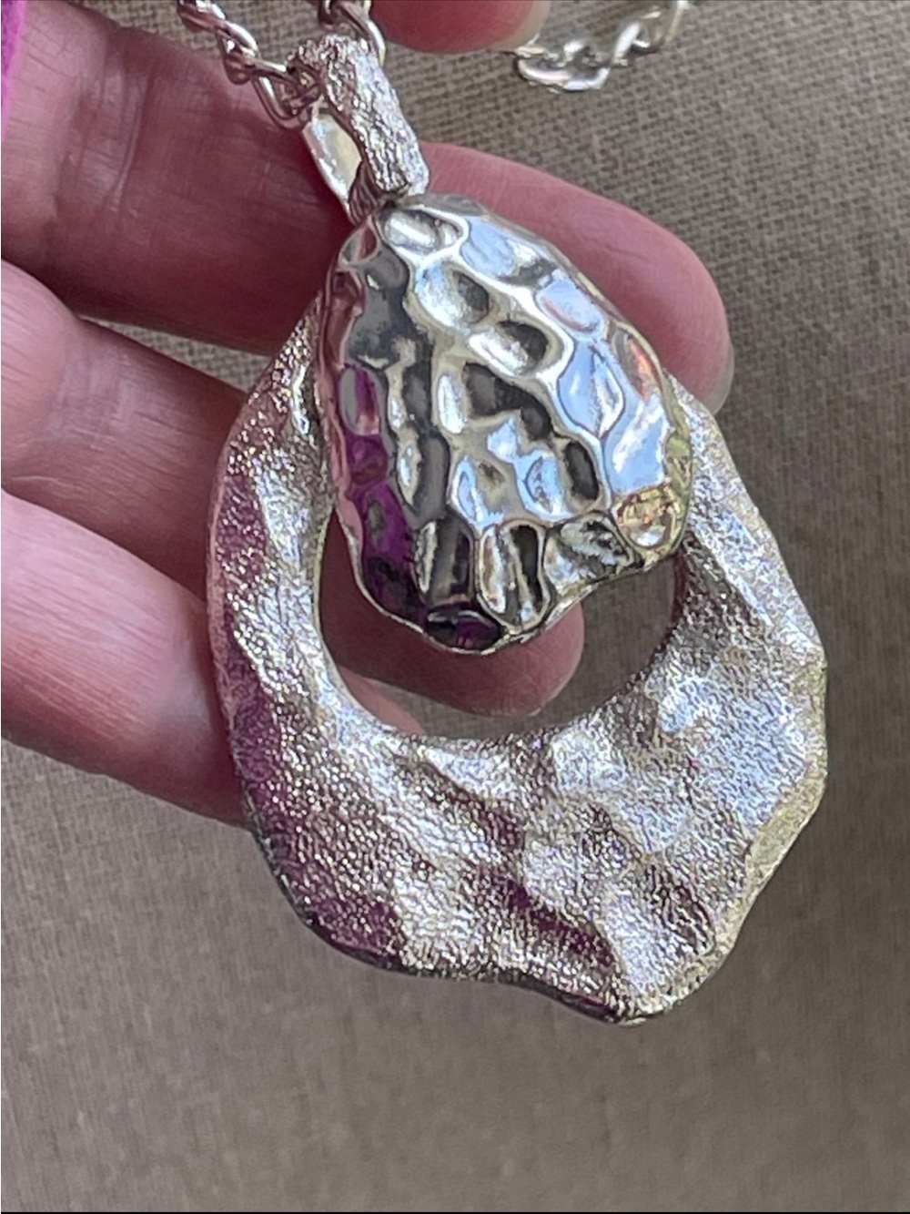 N307 Dana Buchman Brutallist Hammered Organic Pendant Necklace -Never worn!